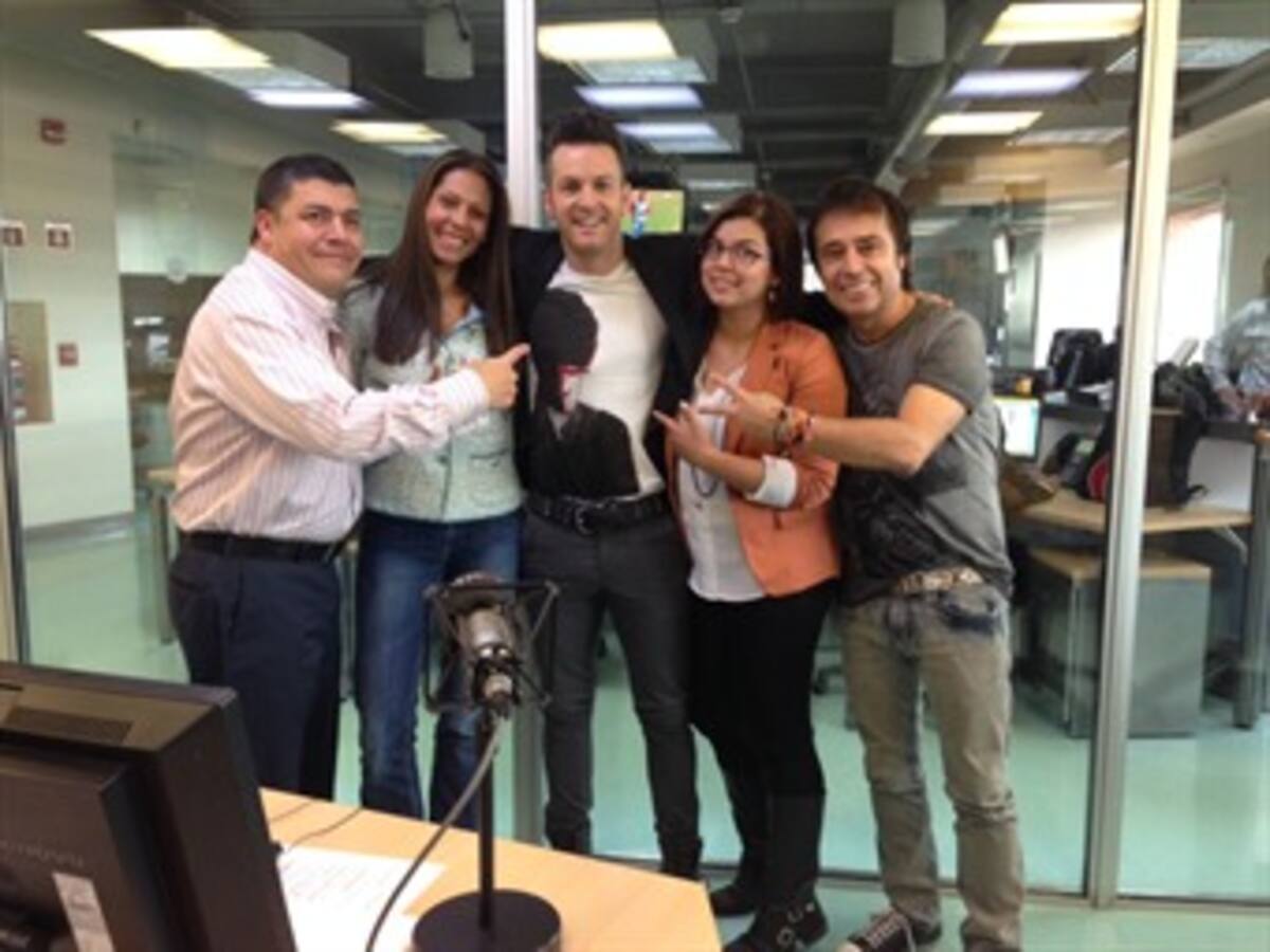Axel presenta en Caracol Radio su más reciente disco "Tus ojos, mis ojos"