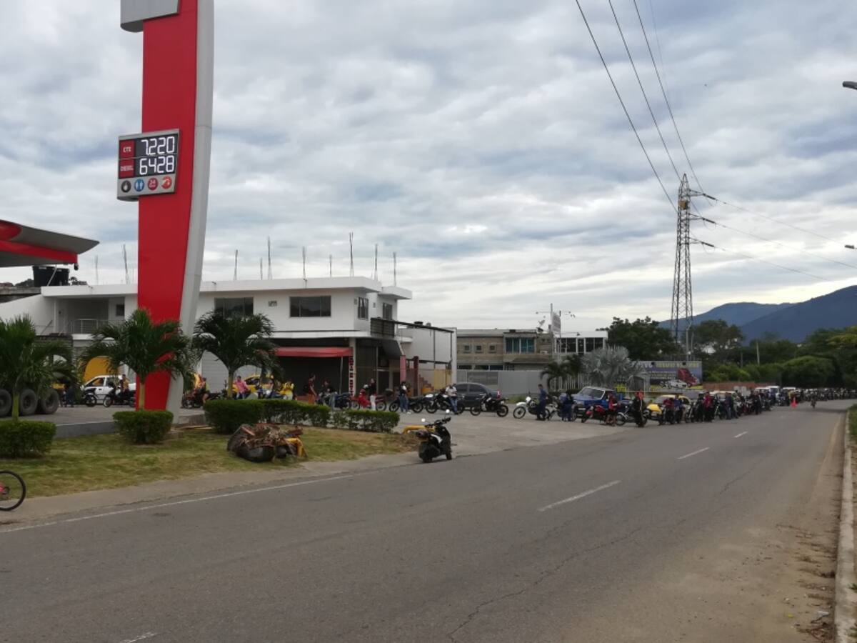 Por gasolina, se desatan ventas de pánico en la frontera