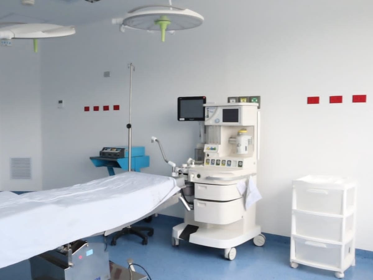 Distrito entregó dos nuevas salas de cirugía en el Hospital Simón Bolívar