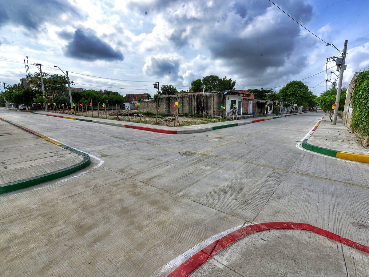 Alcalde Dumek Turbay entregó tres calles en El Pozón que benefician a ocho mil personas