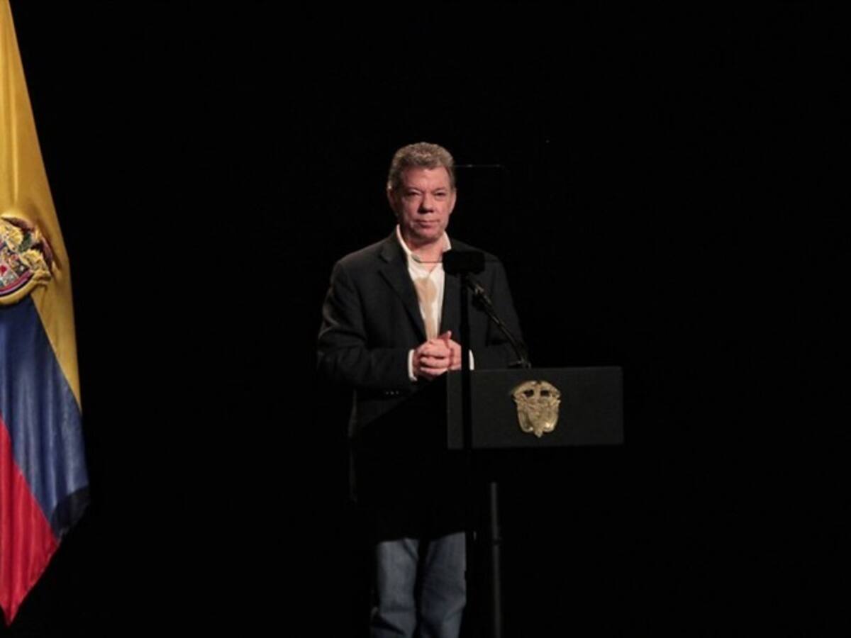 La paz no nos va a quedar grande: Santos