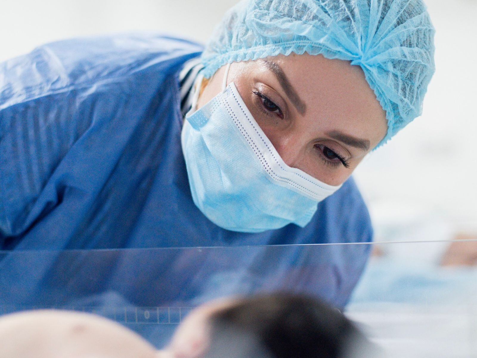 Asignan madre sustituta a la bebé que fue abandonada en un basurero en Montería