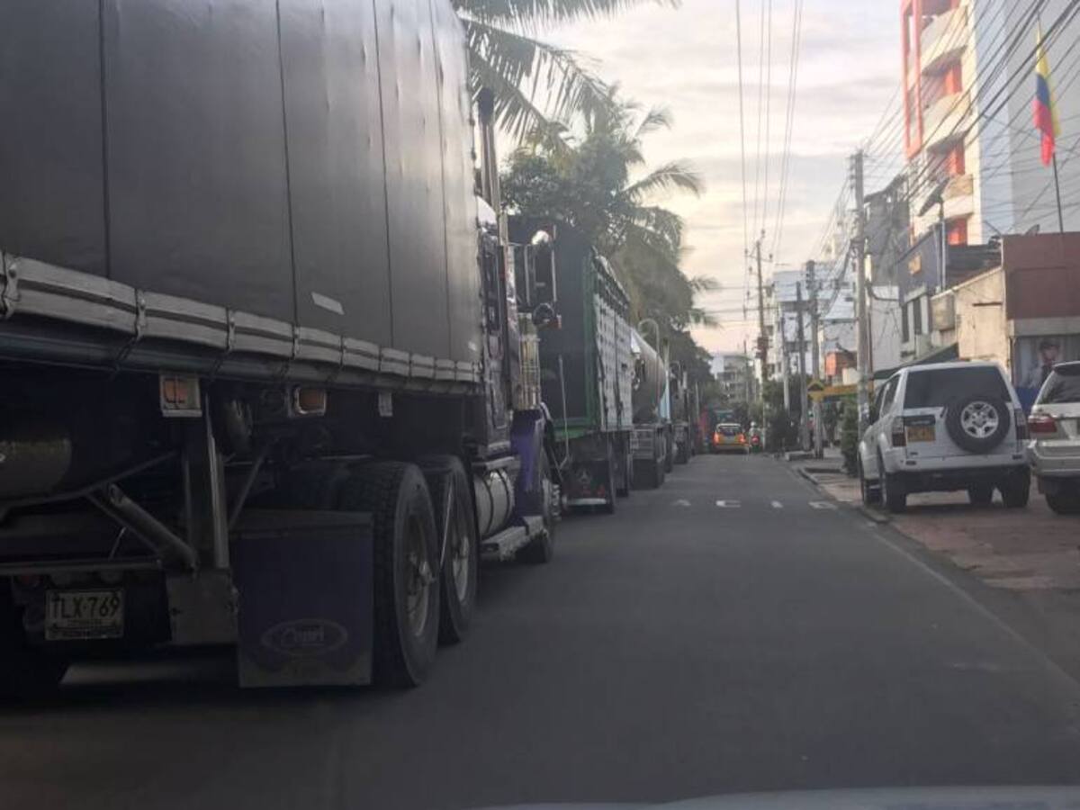 Personas atrapadas en vía a Pamplona claman por ayuda