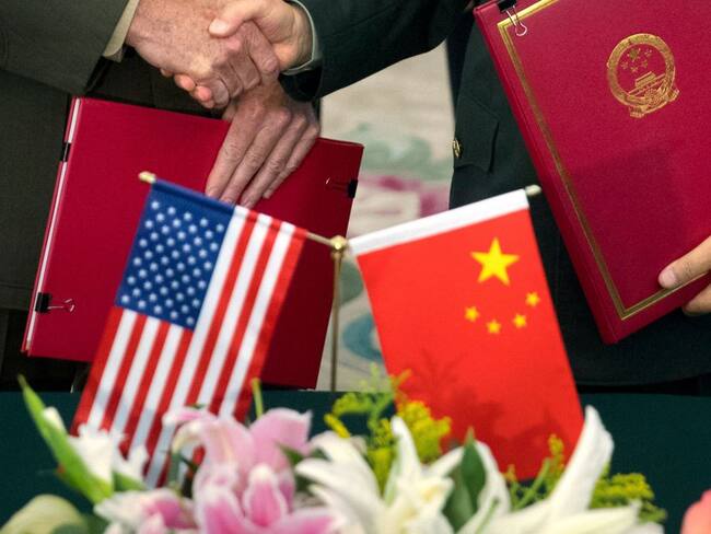 EE.UU. prohibirá inversiones a empresas vinculadas al ejército chino