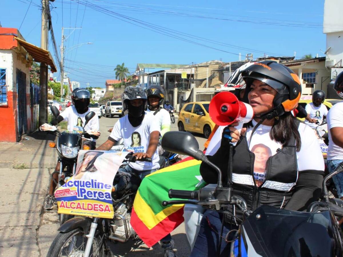 “Me cansé de los trancones y sigo mi campaña en moto” Jacqueline Perea