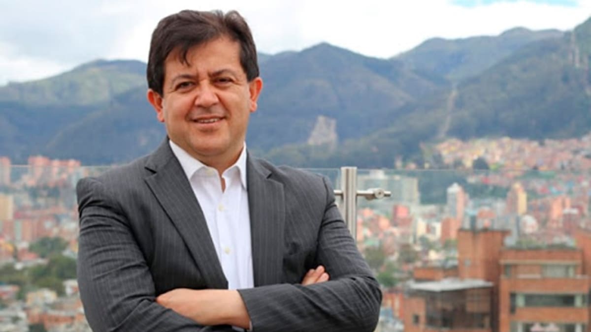 El personero de Bogotá Andrés Castro renunció a su candidatura para contralor general