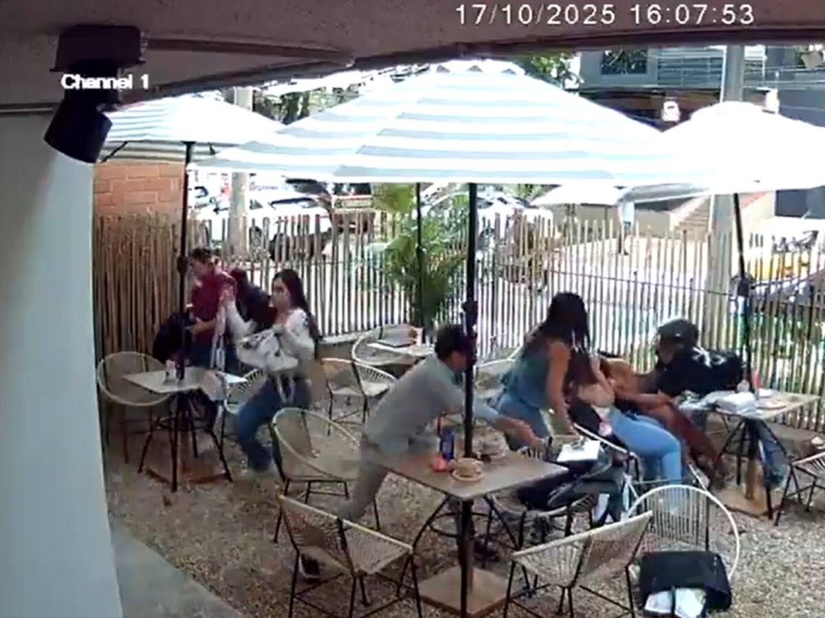 Hurto a mano arma en café de Cabecera: Elementos superan los $12 millones