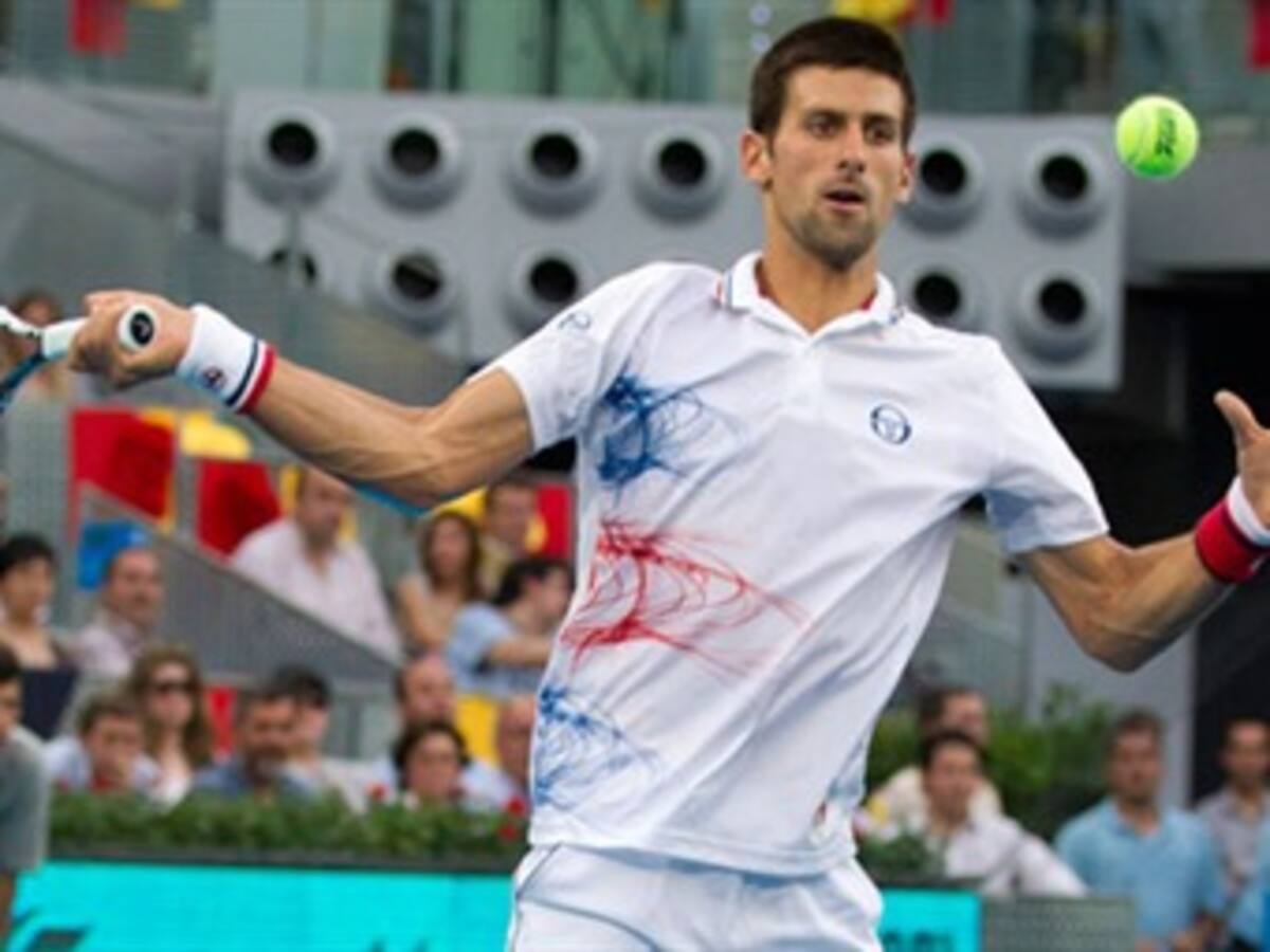 Djokovic y Federer pasan con dificultades a cuartos de Roland Garros