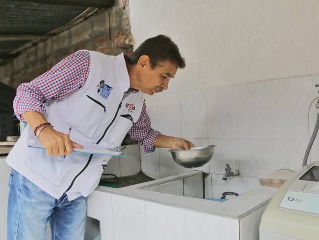 Intensifica todos los planes de contingencia y vigilancia con el fin de erradicar los criaderos de zancudos transmisores de esta enfermedad.