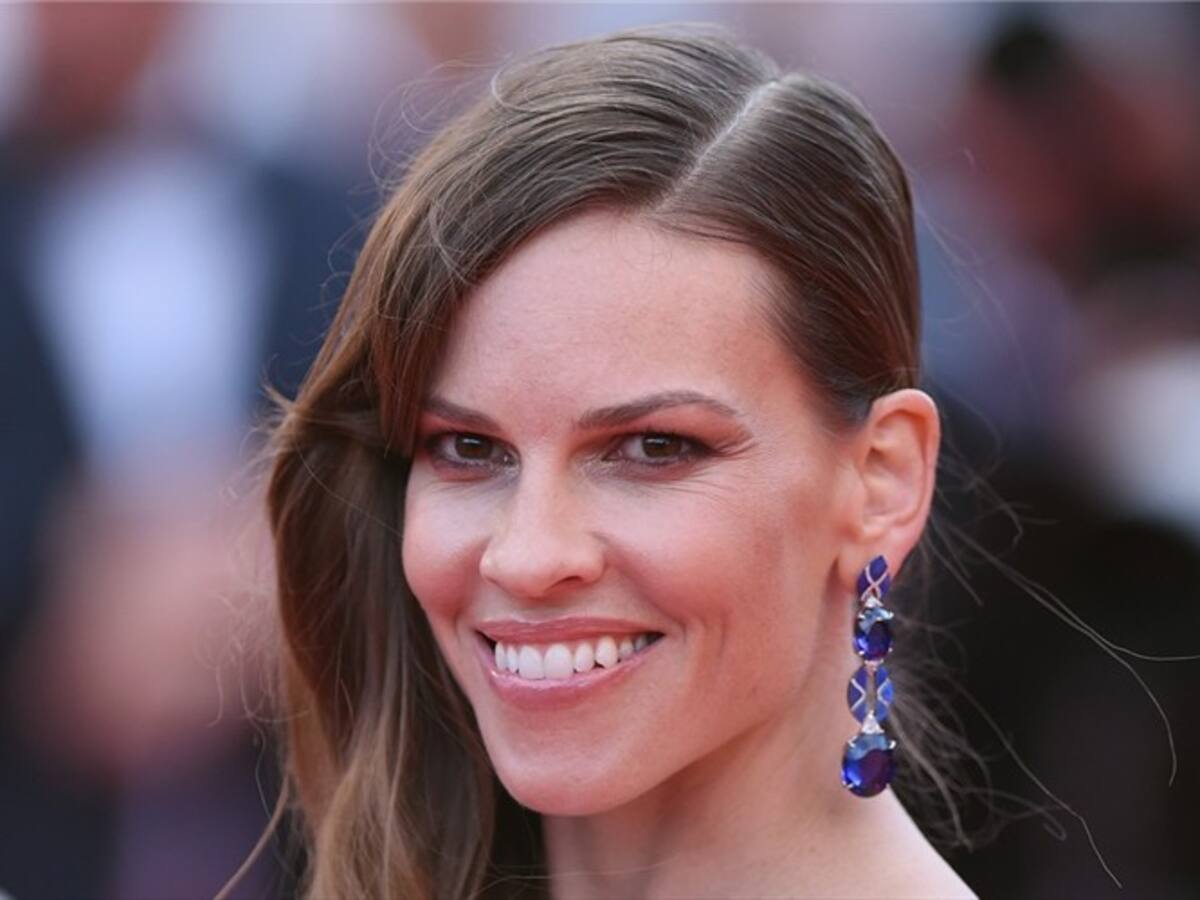 La actriz Hilary Swank habla sobre su personaje en la película “I Am Mother”