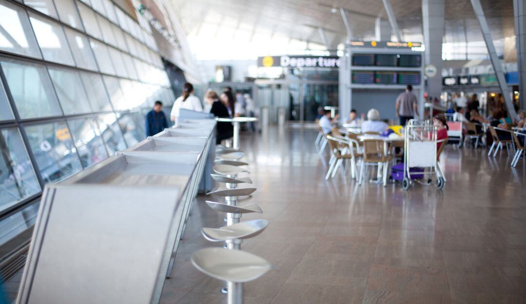 Niño causa pánico en aeropuerto por llevar bomba que se había encontrado