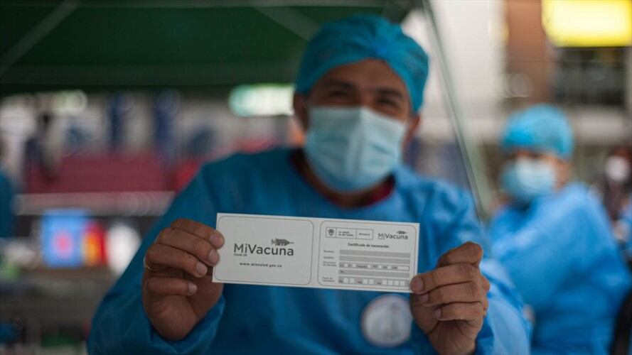 Certificado digital de vacunación del COVID-19. Foto: Getty Images / SEBASTIAN BARROS