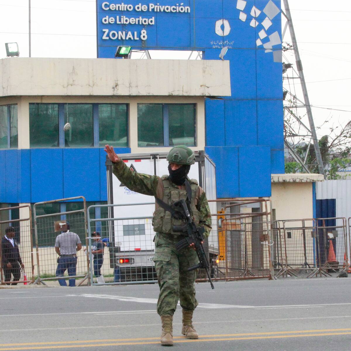 El Gobierno de Ecuador confía en la liberación pronta de funcionarios rehenes en cárceles
