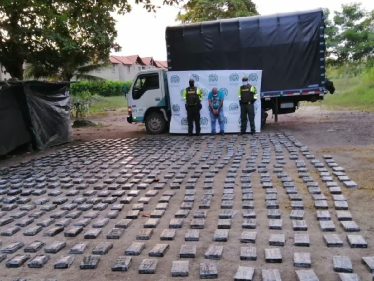 Incautan 682 kilos de cocaína en el balneario de Coveñas, Sucre