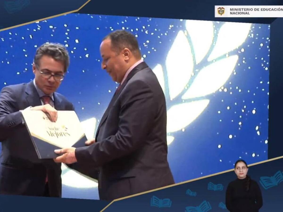 Rector de UniCartagena recibió distinción de MinEducación por sus procesos de calida