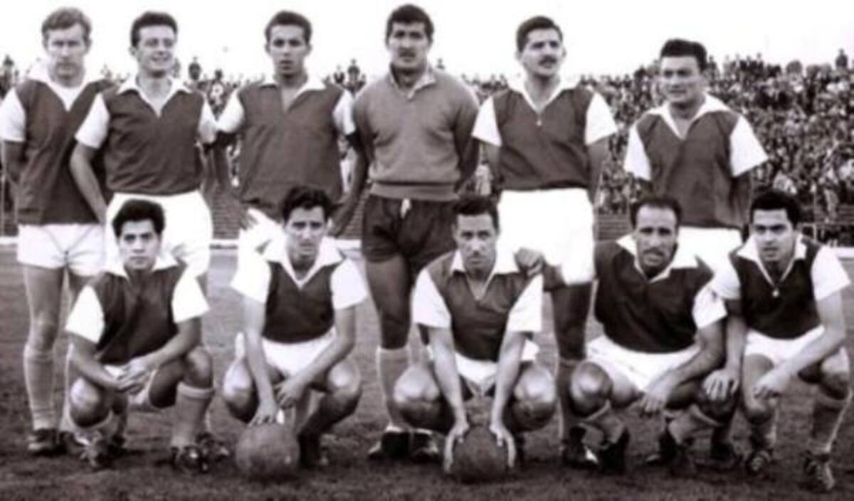 Independiente Santa Fe 1959. PARADOS DE IZQUIERDA A DERECHA: Juan Carlos Pellegrino, Carlos Alberto Bolla, César Alvarez, Manuel Pacheco, Hernando Reyes y Carlos Rodríguez. ABAJO EN EL MISMO ORDEN: Mario Bustamante, Alberto Orlando Perazzo, Juan José Ferraro, Oswaldo Panzutto y Rodolfo Bedialle.