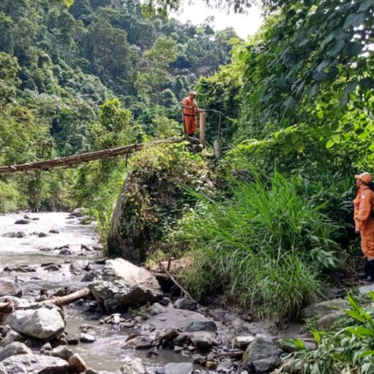 Rescatan cuerpo de un adulto mayor a orillas del río Chamberi en Salamina