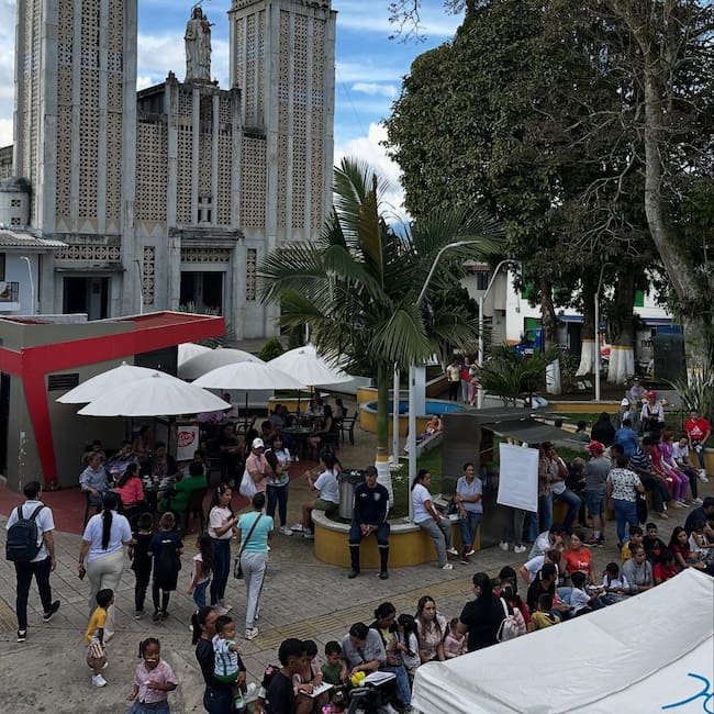 Parque principal en La Merced, Caldas. Facebook: E.S.E. Hospital La Merced.