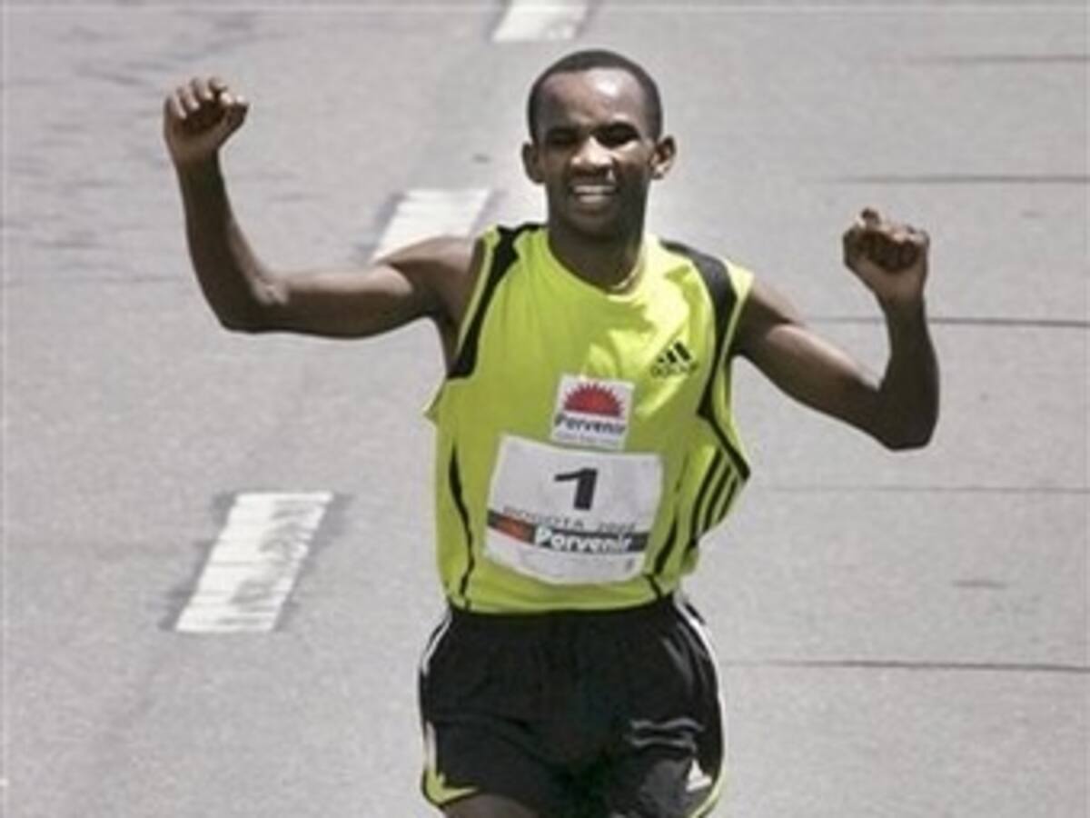 Isaac Macharia y Lydia Cheromei ganaron Media Maratón de Bogotá