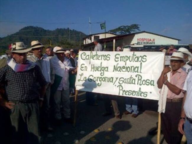 Con bloqueos de vías comenzó tercer día de paro cafetero