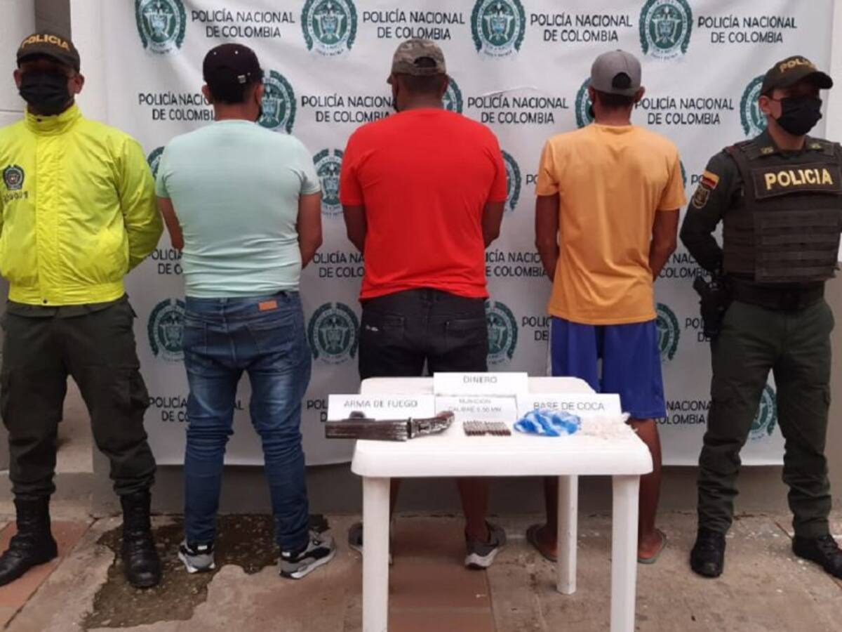 Capturaron a tres hombres que portaban un arma y dosis de droga en Bolívar