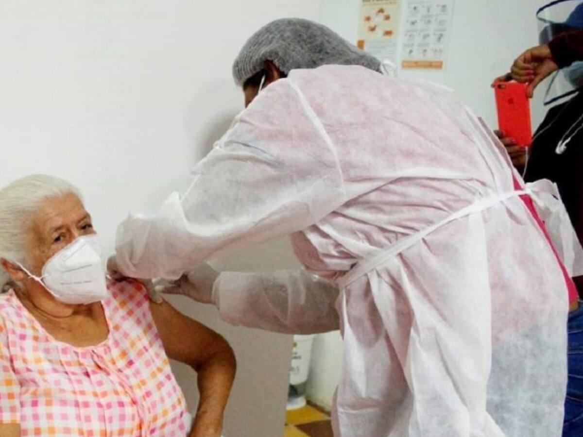 Municipios de Bolívar ya tienen 401 personas vacunadas contra el COVID-19