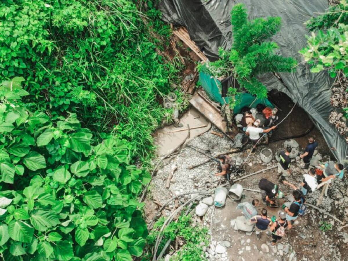 Las familias de los mineros sufren la tragedia en Neira