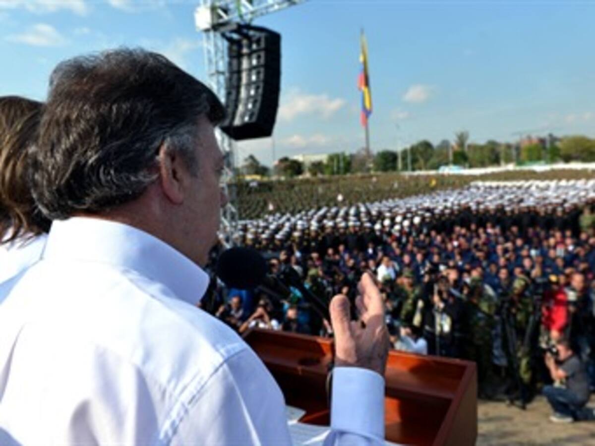 Santos desmiente ante militares división ante proceso de negociación