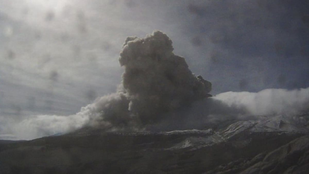 Cae ceniza en Manizales procedente del Volván Nevado del Ruiz