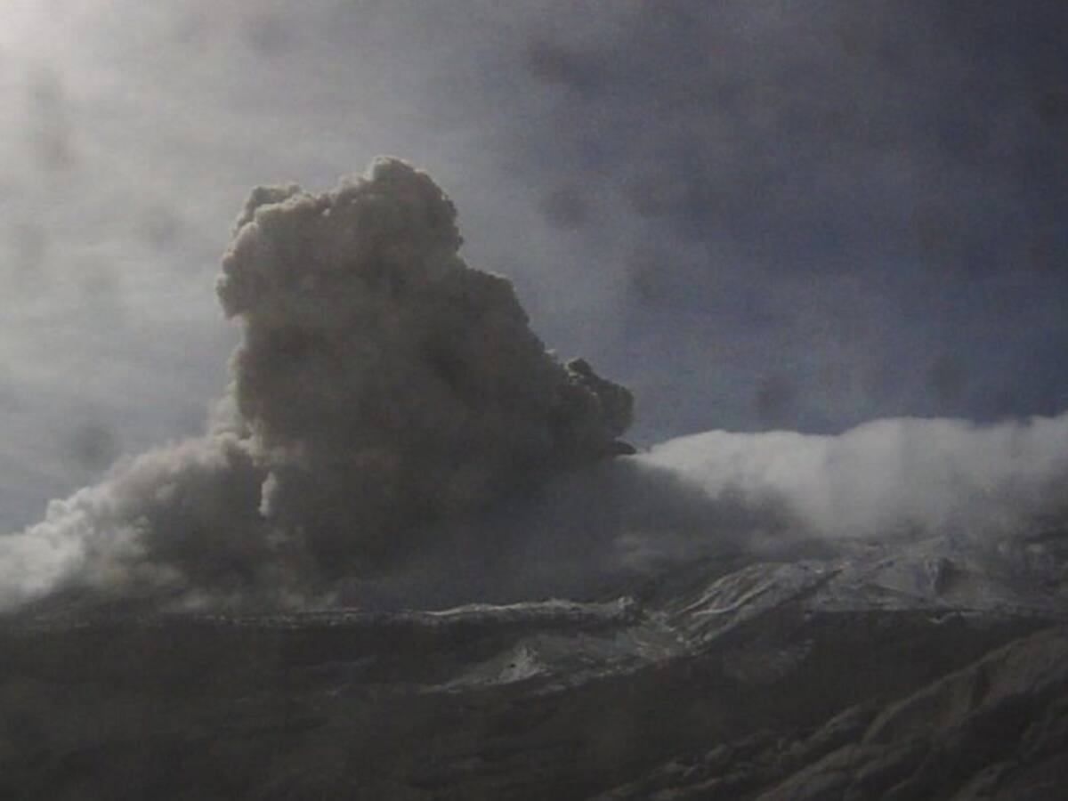Cae ceniza en Manizales procedente del Volván Nevado del Ruiz