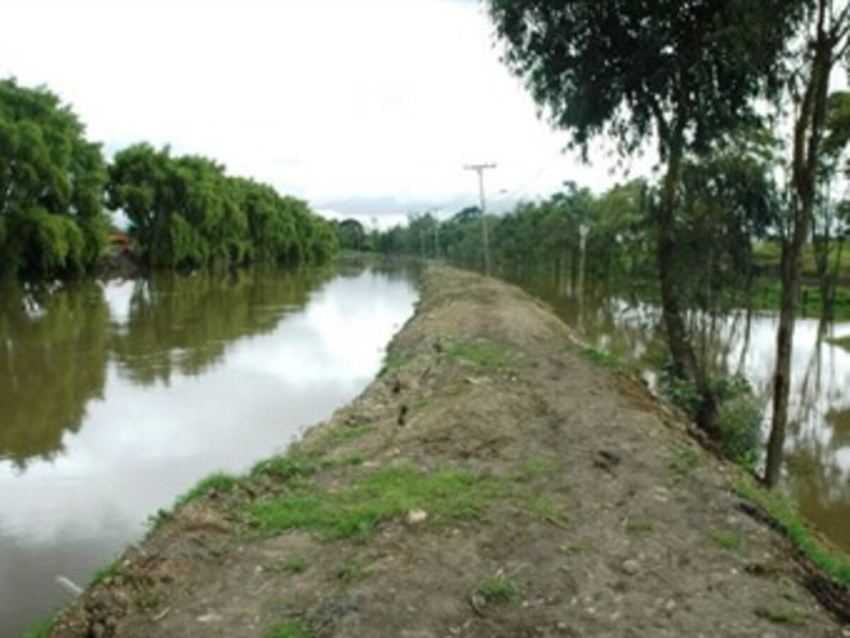 Fue taponado el boquete del río Bogotá en la vía Suba - Cota