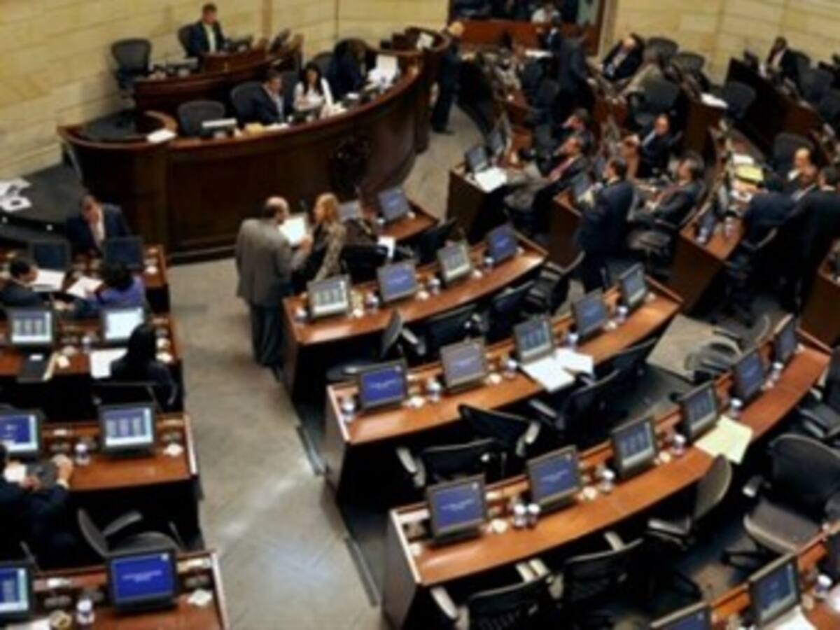 Revisión médica de Angelino Garzón divide al Senado