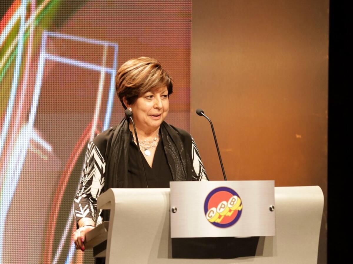 Cecilia Orozco, directora de Noticias Uno, fue perseguida por un coche fúnebre