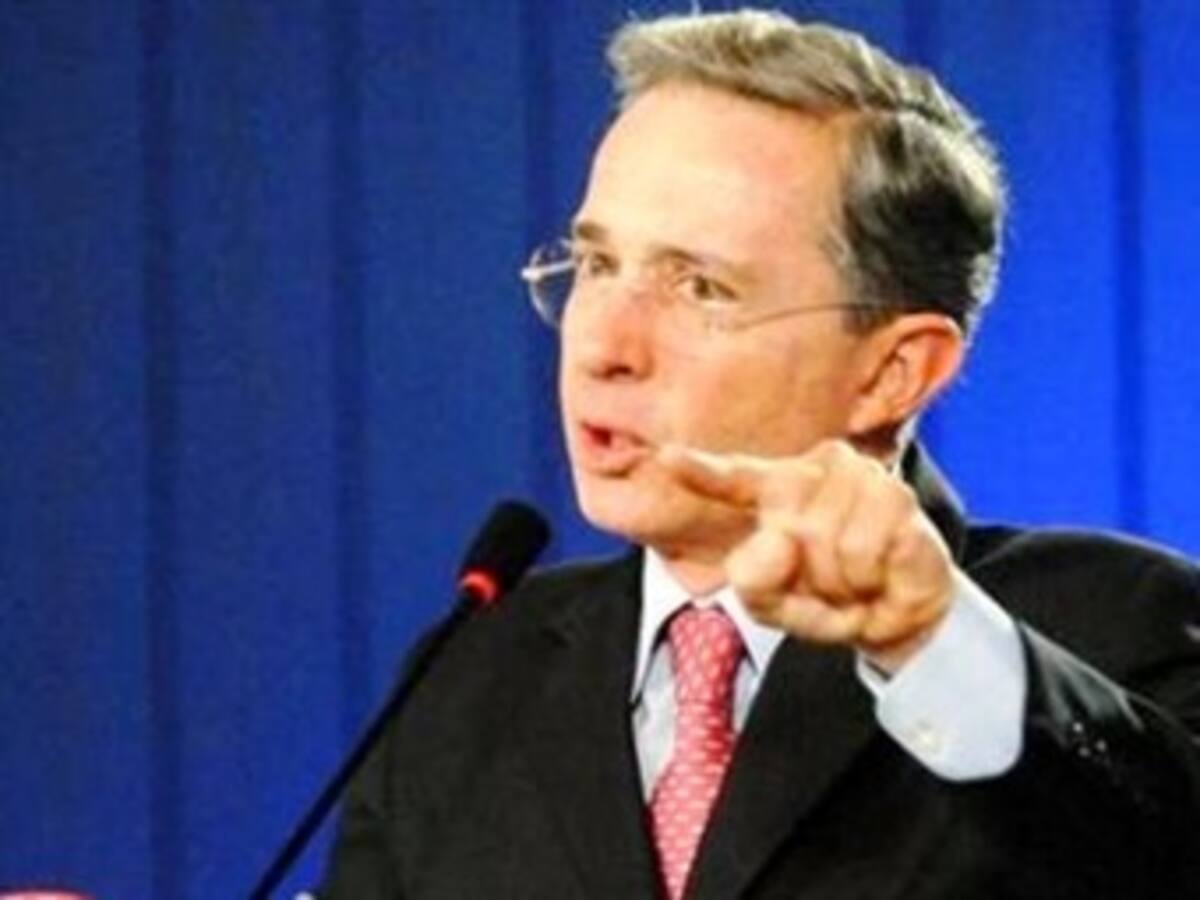 Canciller le explicó a Uribe alcances de fallo de La Haya