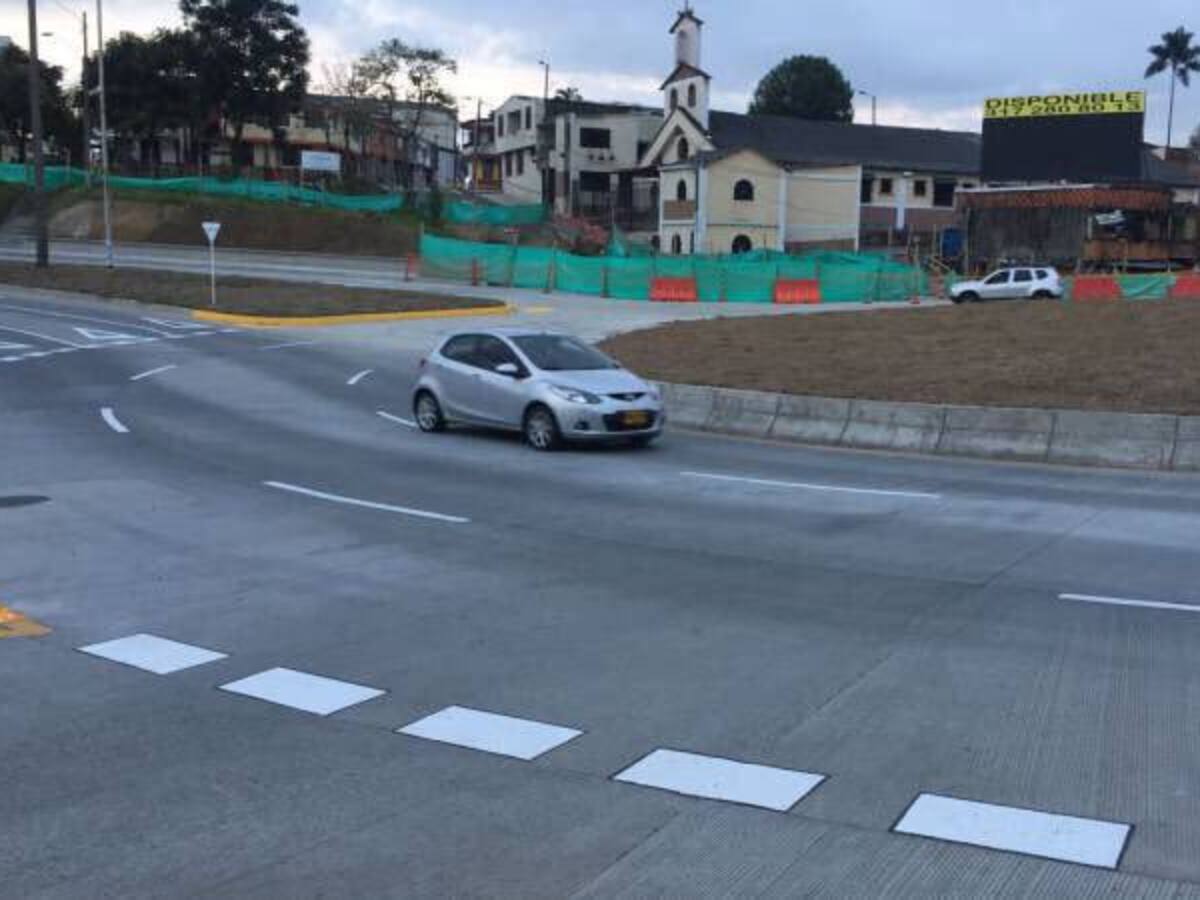 En julio se entregará la construcción de la vía paralela a la 30 de agosto