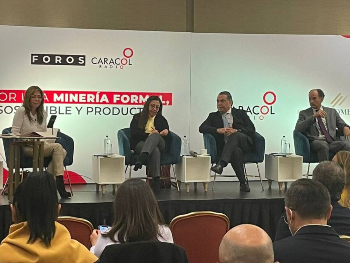 Foros Caracol: Formalizar y eliminar la ilegalidad es una tarea de todos