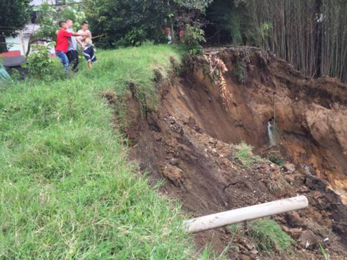 Deslizamiento de tierra afectó red de acueducto en la Graciela, Dosquebradas