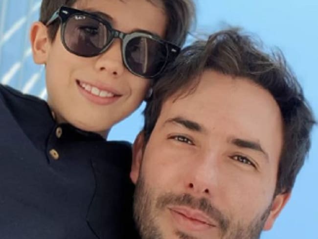 Critican a Sebastián Martínez por dejar conducir a su hijo de 8 años