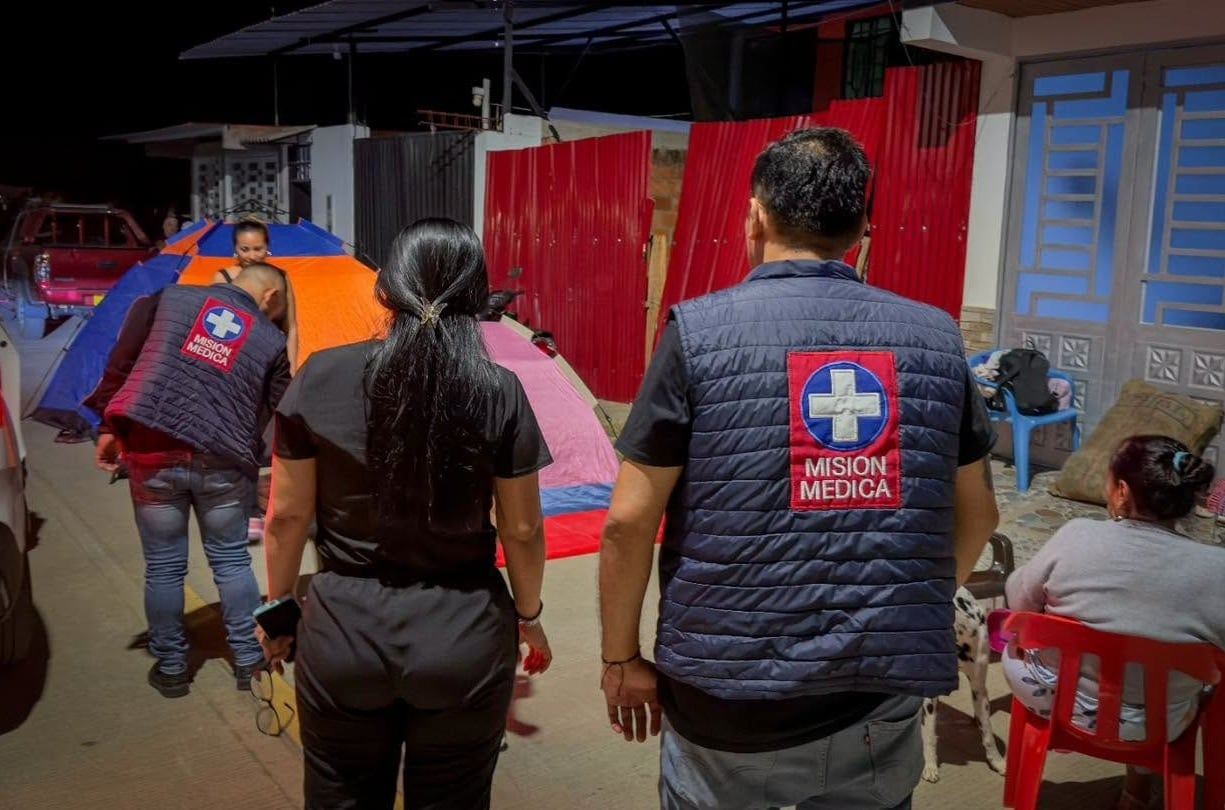 Créditos: Alcaldía de Chaparral. Comunidades duermen en la calle por temor al enjambre sísmico.