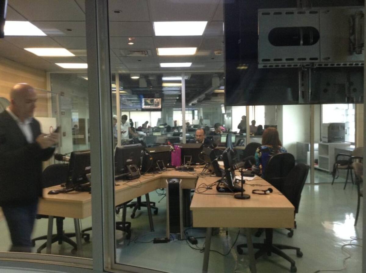 En un ambiente de nostalgia el equipo de Caracol se une para decir una vez más #GraciasPelaez.