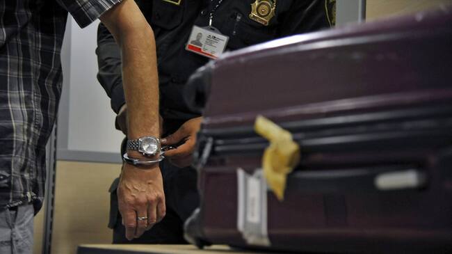 Varios empleados de una aerolínea habrían aprovechado su trabajo en la terminal para trasladar cocaína en chalecos hasta las salas de abordaje. Foto: Getty Images