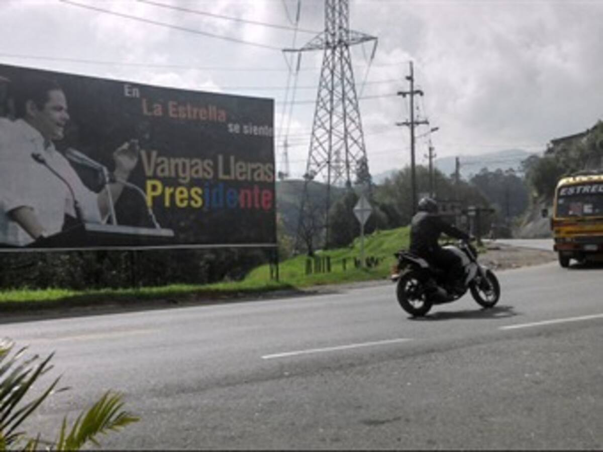CNE investigará vallas que promueven candidatura de Vargas Lleras
