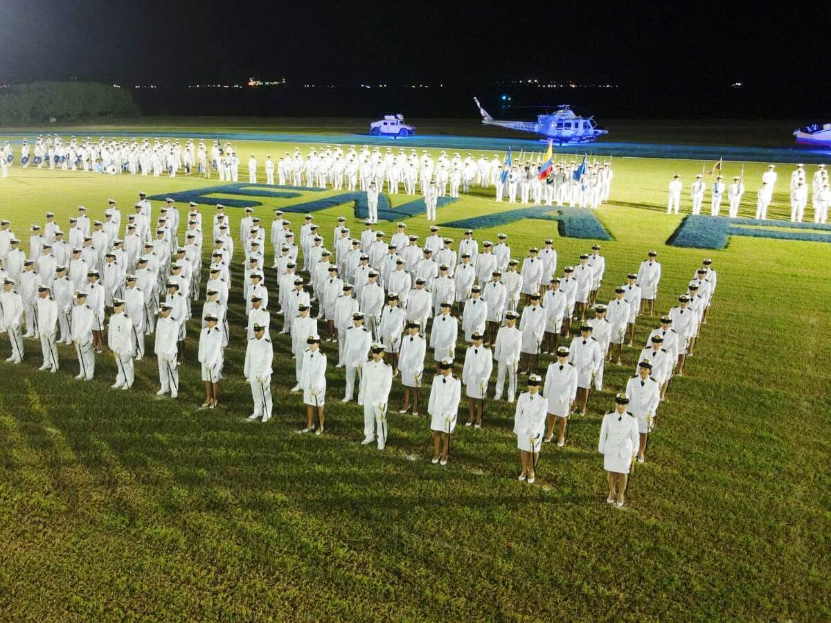 Un grupo de 135 oficiales se graduaron en la Escuela Naval de Cartagena