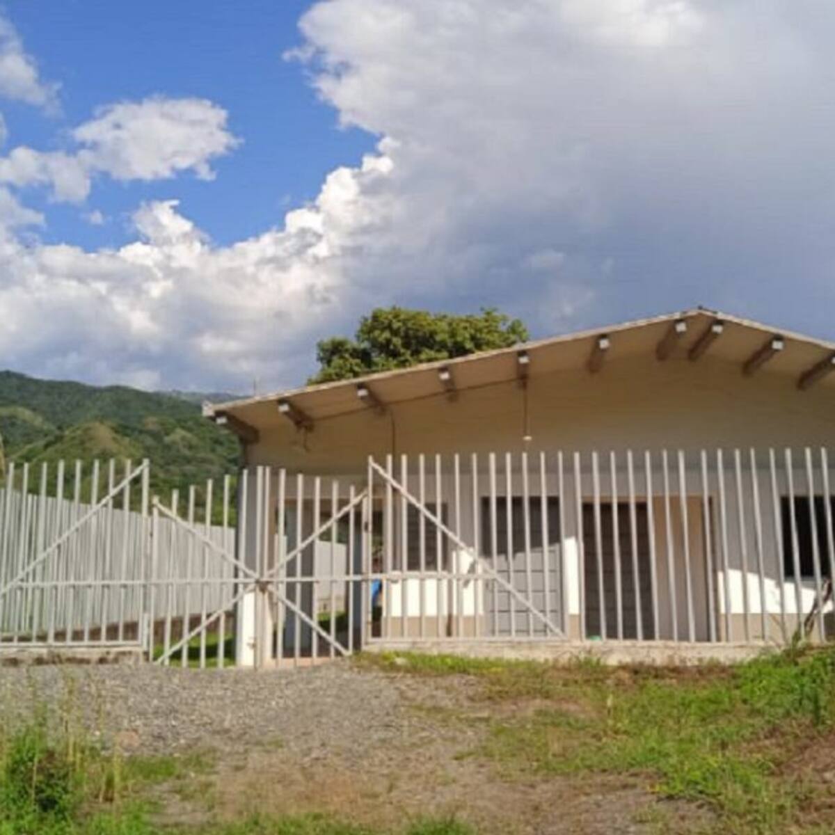 Escuela inaugurada hace menos de dos años, aún no tiene energía en Betulia