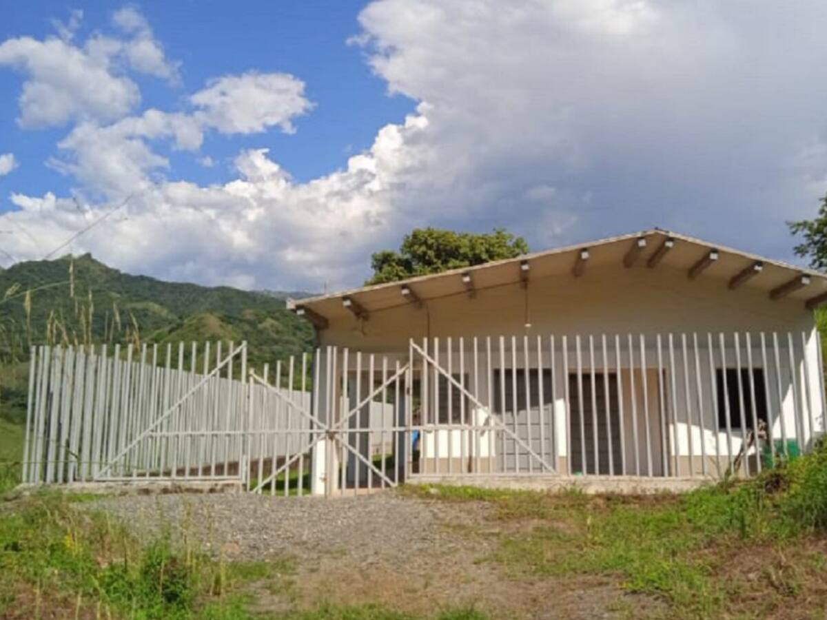 Escuela inaugurada hace menos de dos años, aún no tiene energía en Betulia