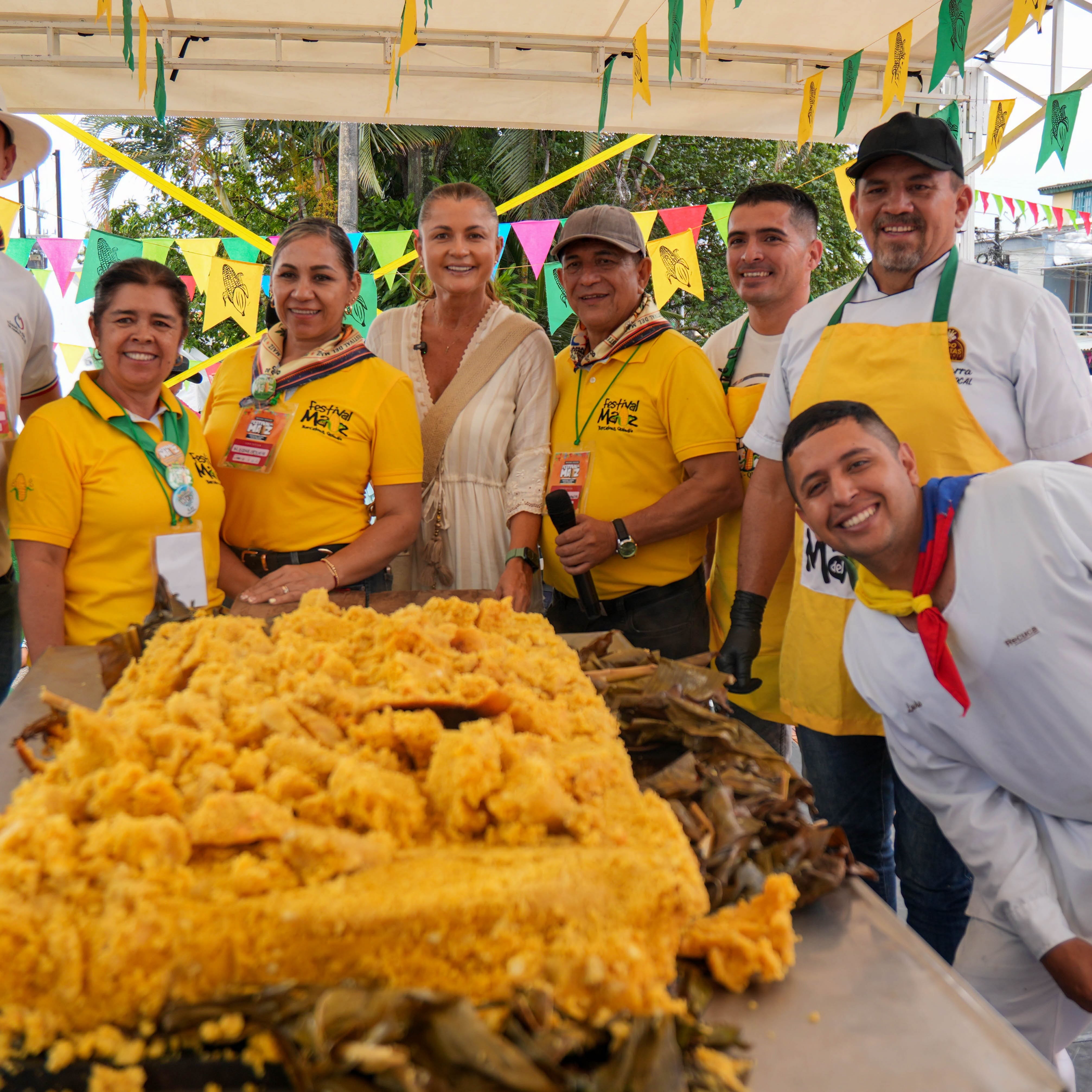 Elaboración del subido más grande del mundo en Barcelona, Quindío. Foto: Cortesía Cámara de Comercio de Armenia