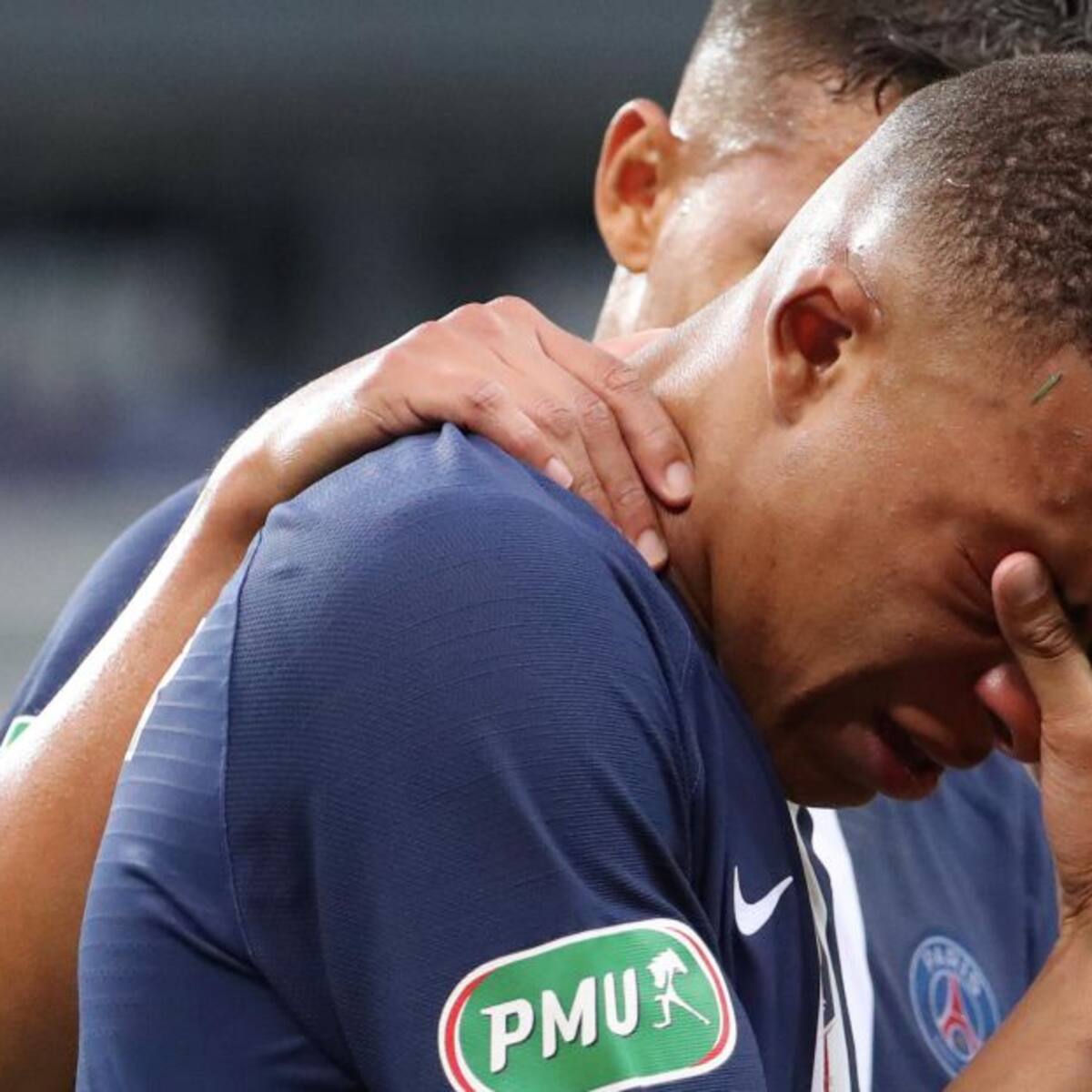 Un “Fuerte esguince en el tobillo” pone en duda a Mbappé para la Champions