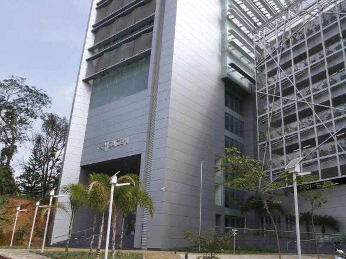 No debe desplazarse a la ingeniería colombiana tras venta de Isagen