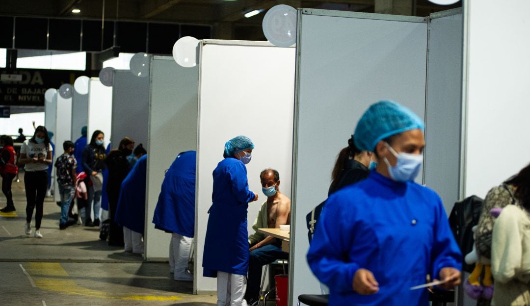 A un año del inicio de la vacunación en Bogotá el 90% de su población está vacunada  