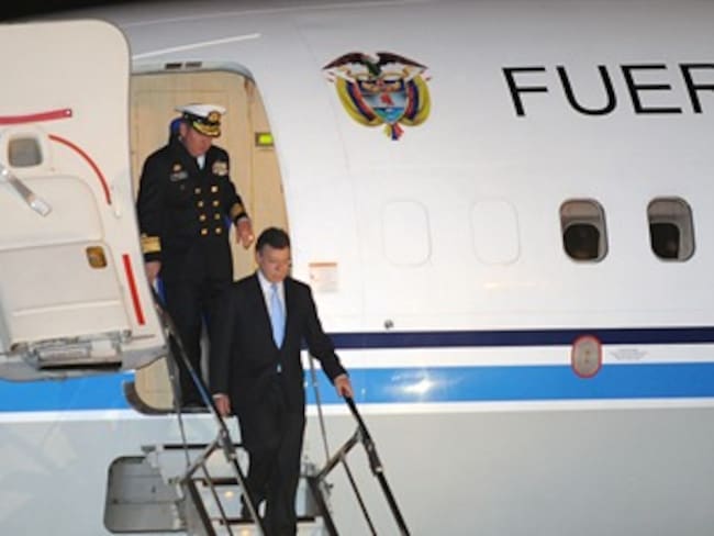 Presidente Santos llega a Londres para hablar de pobreza y economía